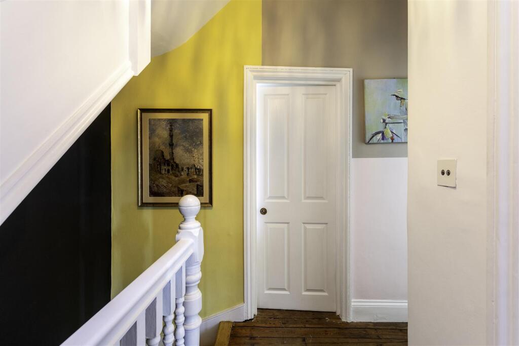 46 Hamilton Road,NW10 1NE-26 - 1ST FLOOR.JPG