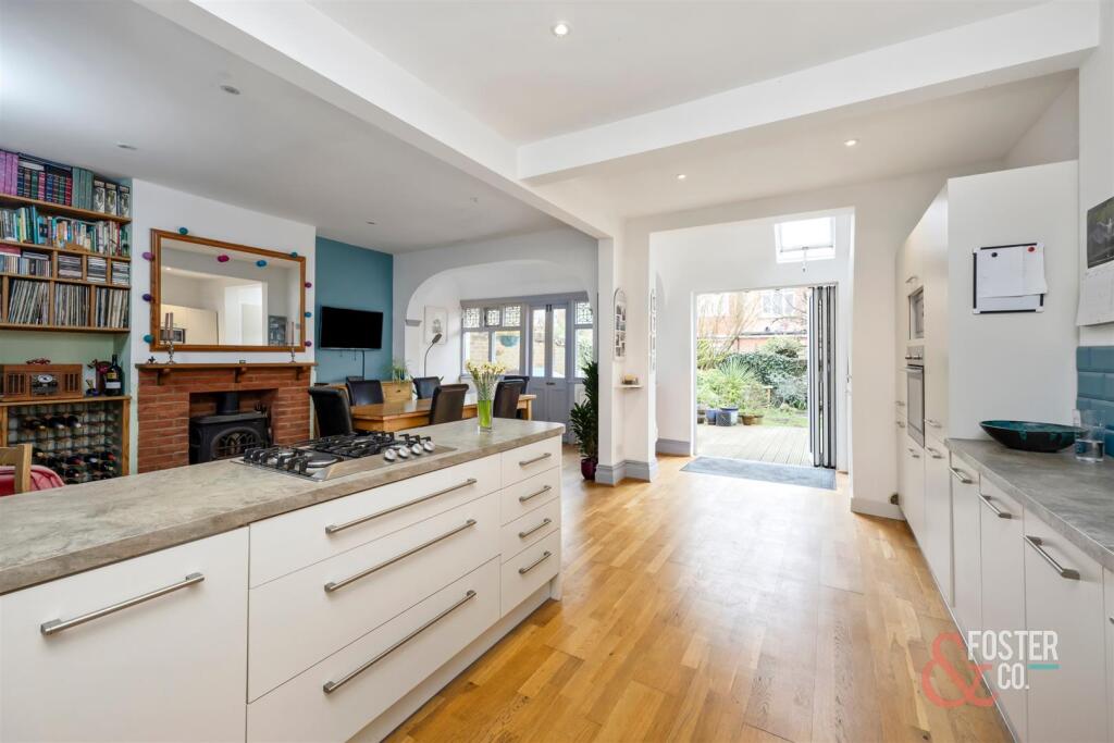 Bigwood Avenue, 21-020.JPG