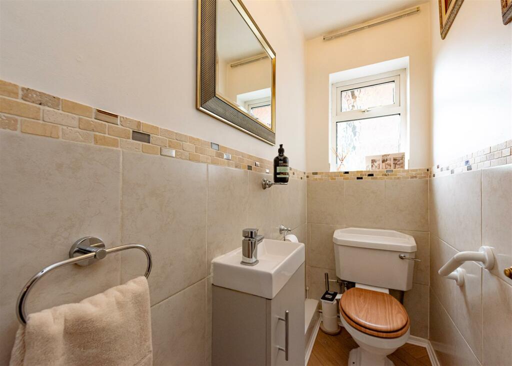 The Squirrels, 27 Stourbridge Road-cloaks.jpg