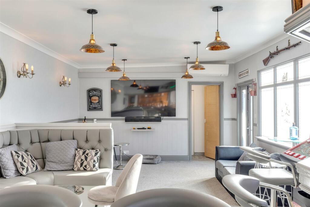 Bar/Games Room