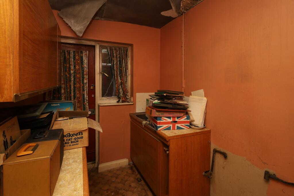 11 Meadway, Enfield, EN3 6NT