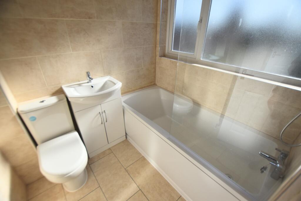 19 Buckman close bathrrom