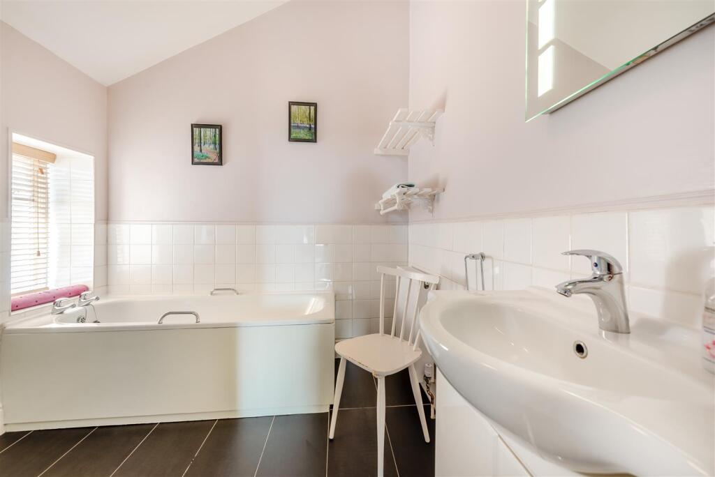 Glanteifi House - Bathroom