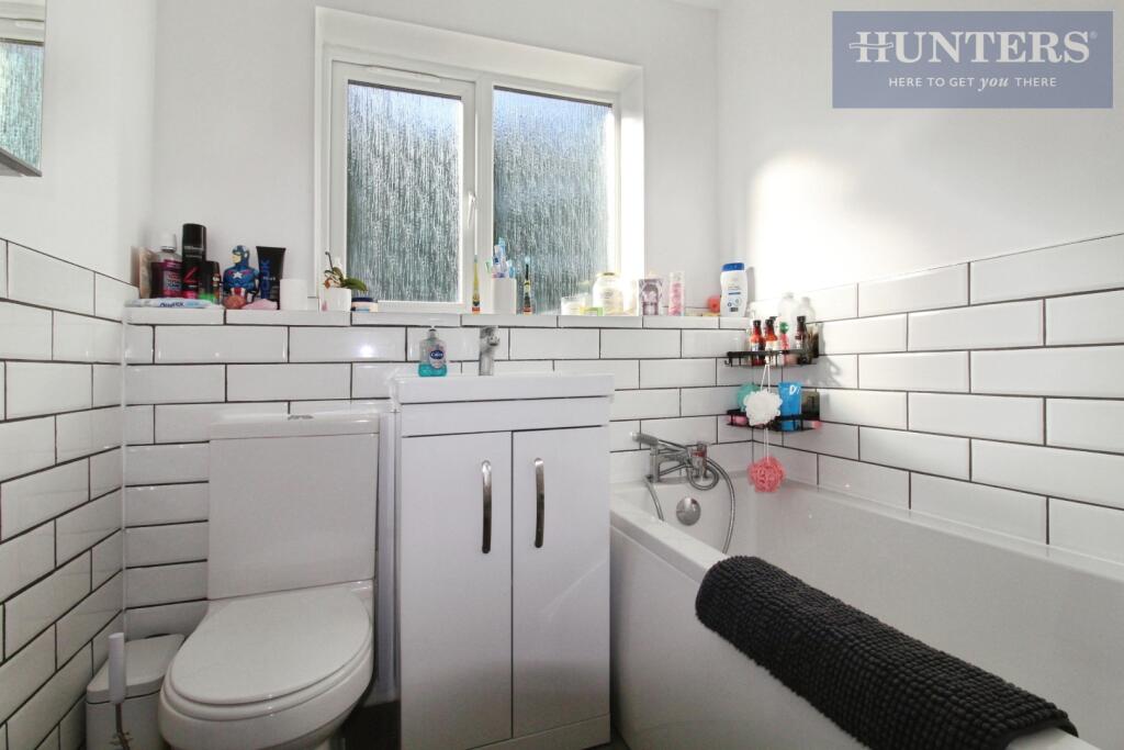 pbox-bathroom-335724.JPG