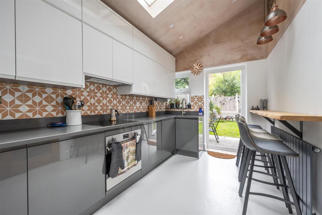 65a Fladgate Road, E11