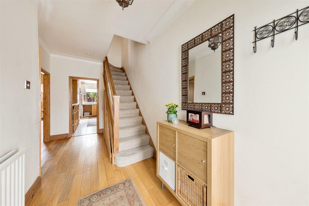 Larkshall Road