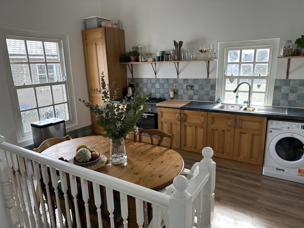 Kitchen 2.JPG