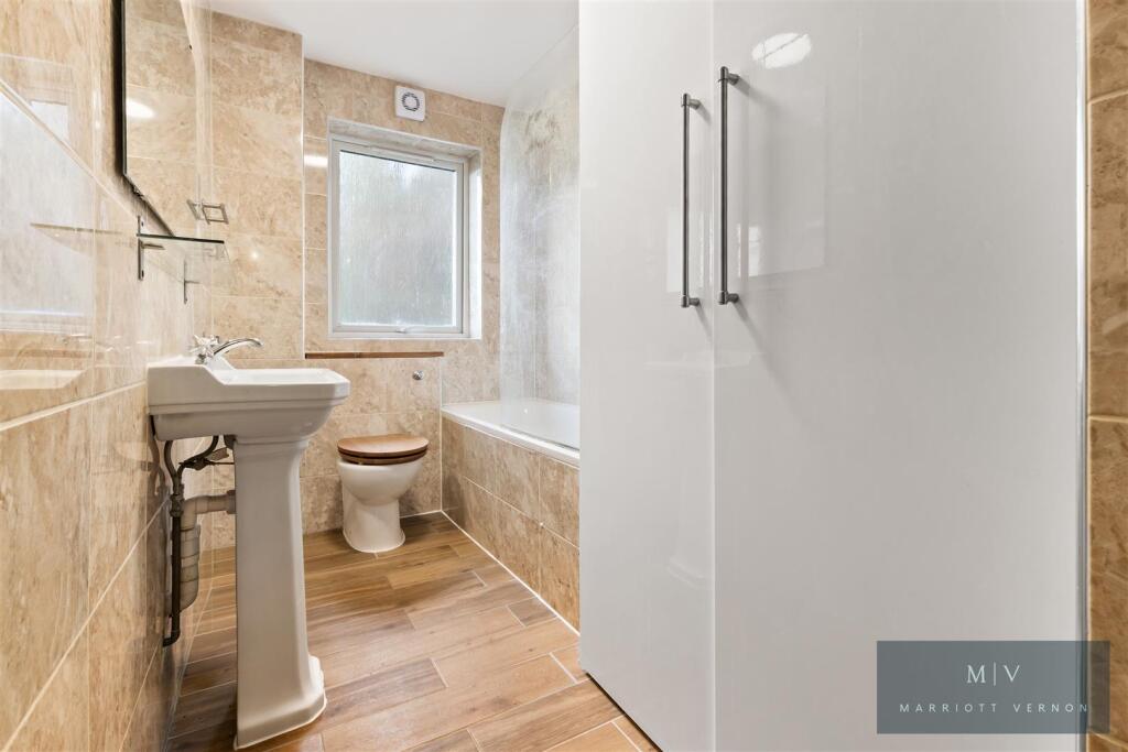 Flat 8 Wenderholme Court MV-6.jpg