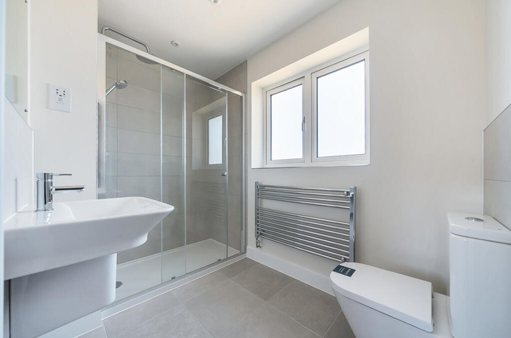 1318431-6-6867e3d...