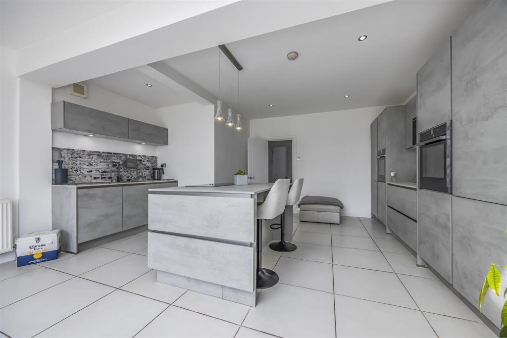 32 Kenyon Road, Copnor-PorticoMarketing-SoldBy-28.