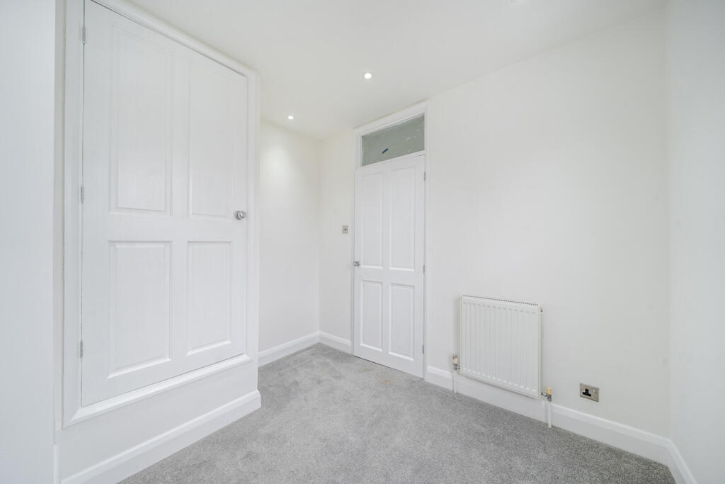 1370971-6-68f2323...