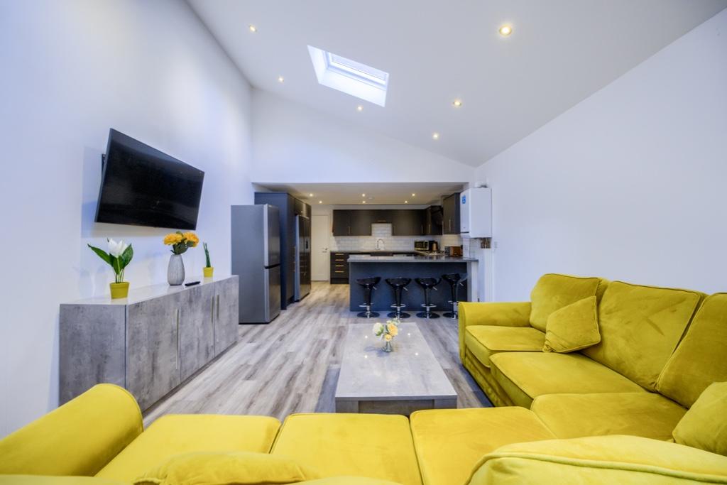 Living Room/ Kitchen
