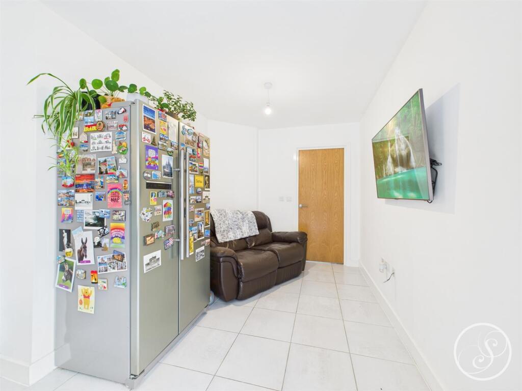 KITCHEN/DINER/SITTING AREA
