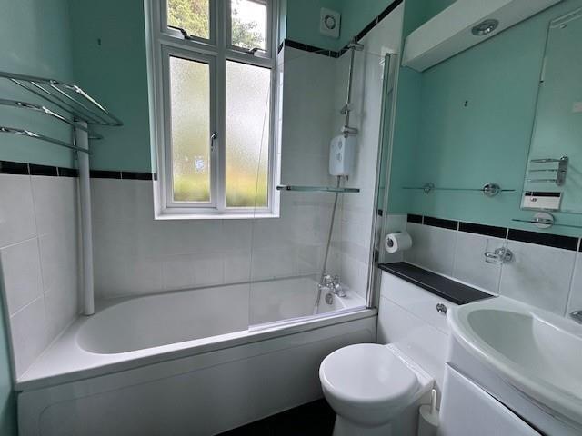 1 North Minden House bathroom 1.jpg