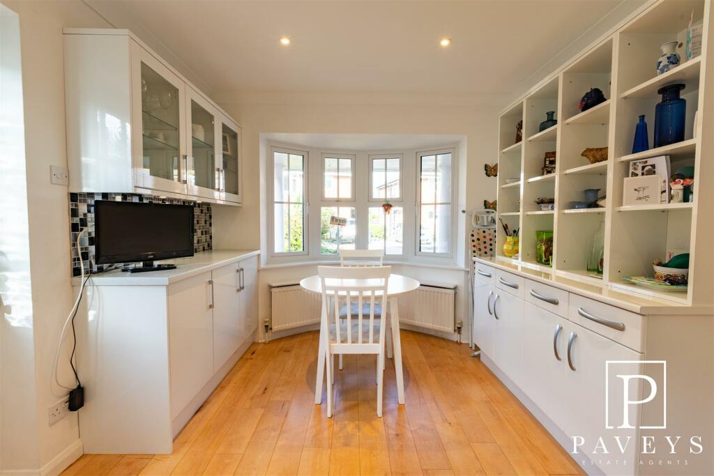 KITCHEN BREAKFAST ROOM
