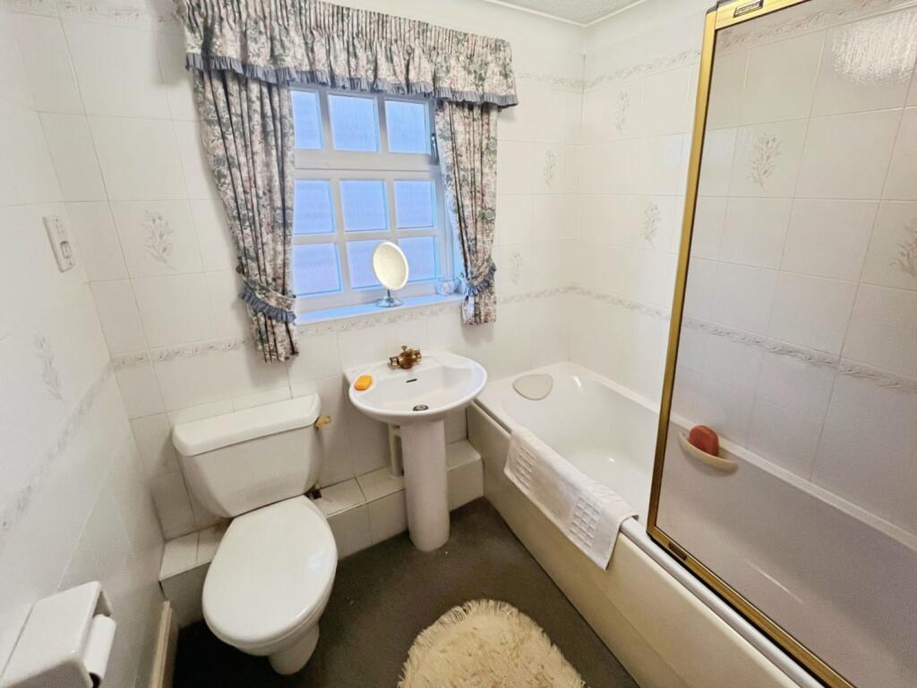 pbox-bathroom-322841.jpg