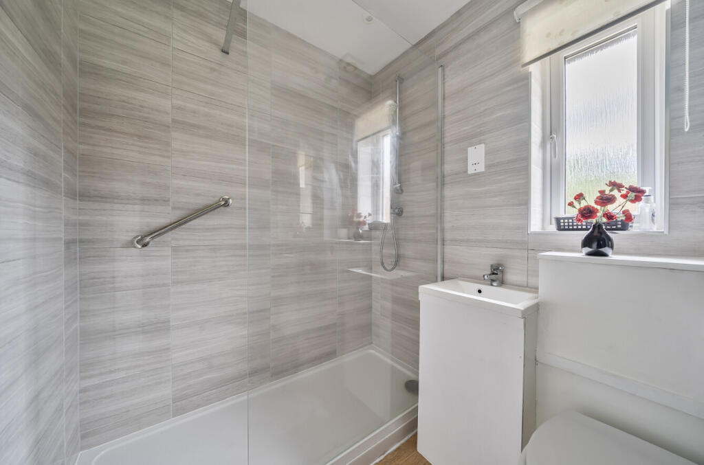 1300982-6-683a12c...