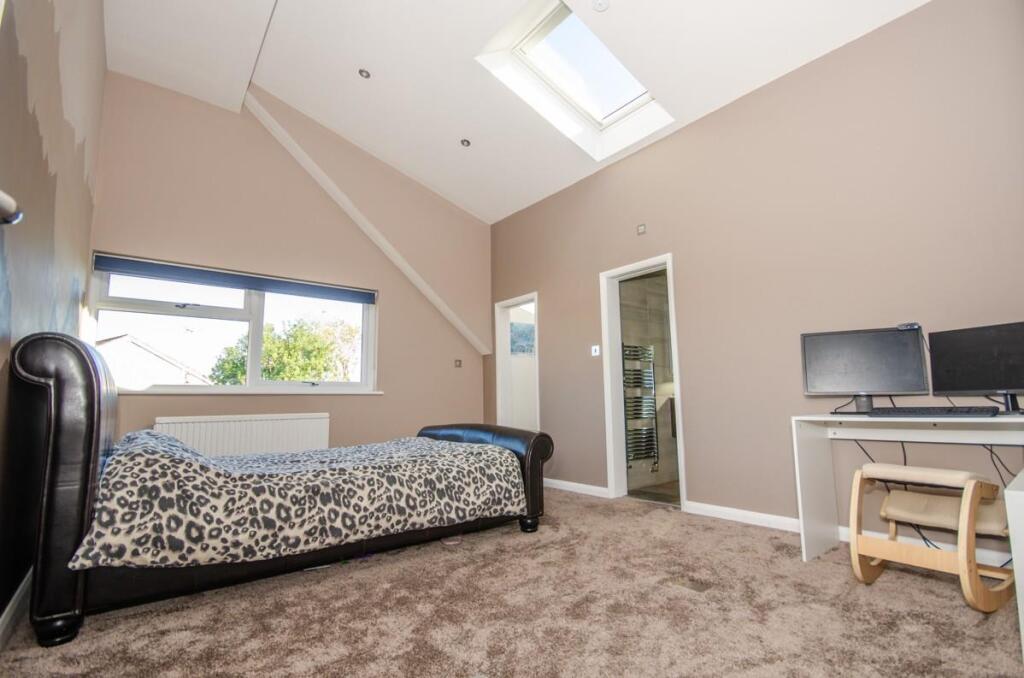 Bedroom 1.jpg