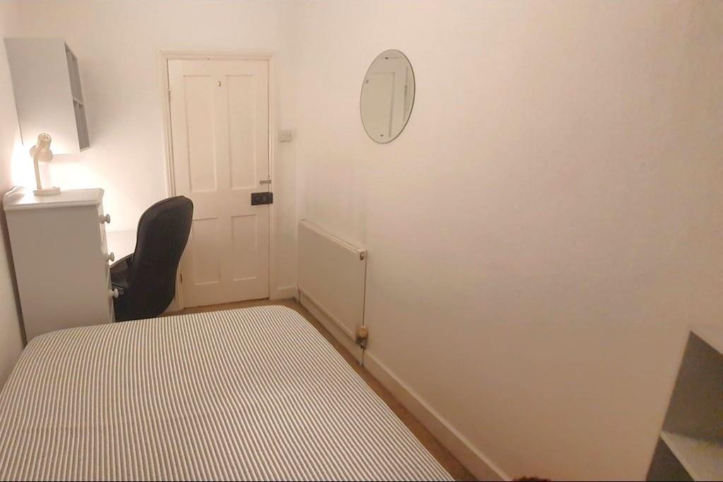 Bedroom 4 (b).jpg