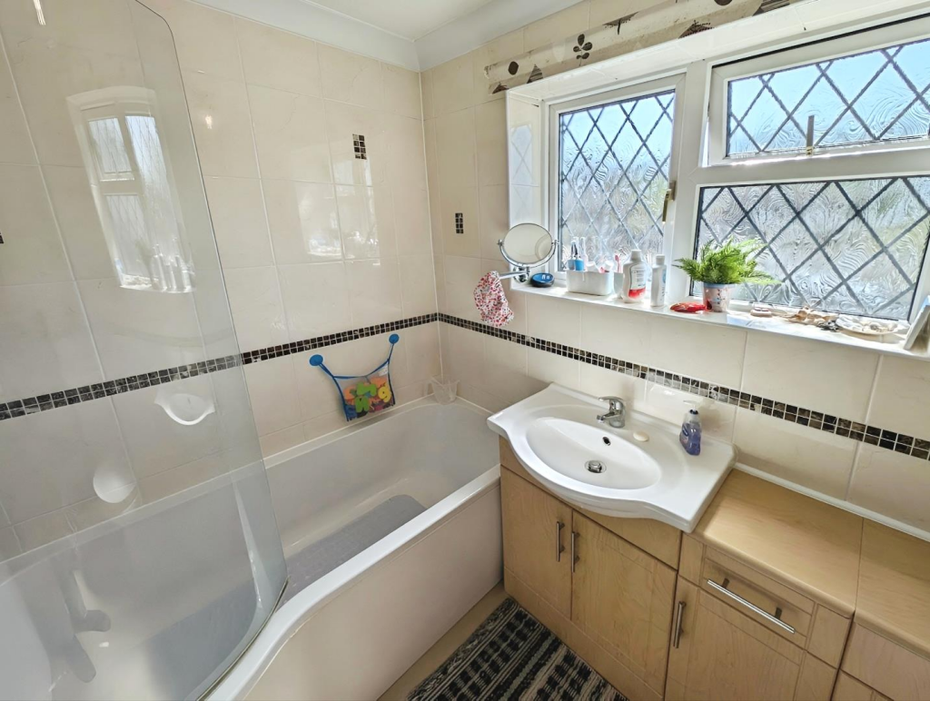 9 Templar bathroom 4.png