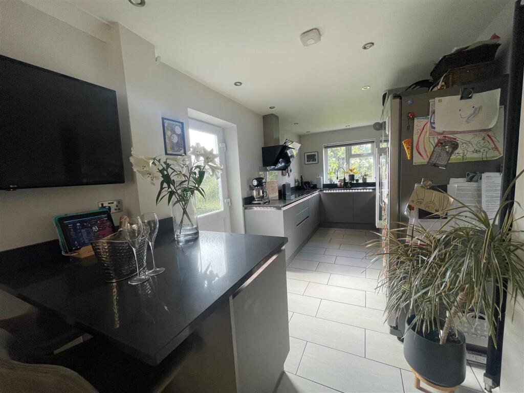 kitchen 4.jpg