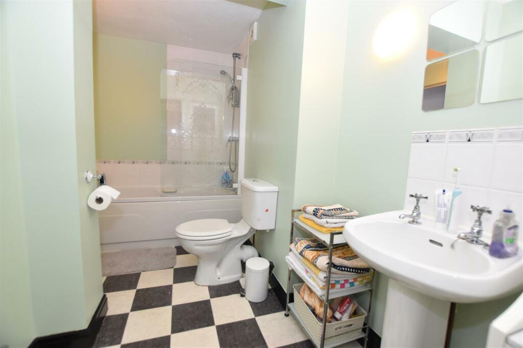 Bathroom.JPG
