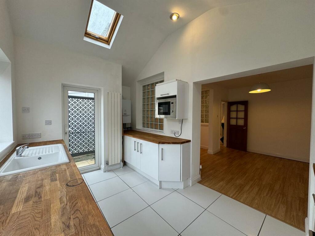Kitchen / Dining Room
