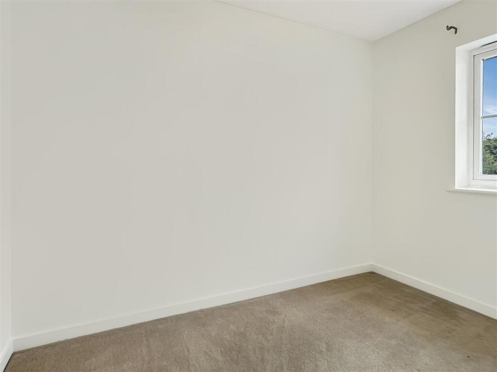 Bedroom 2 (2)