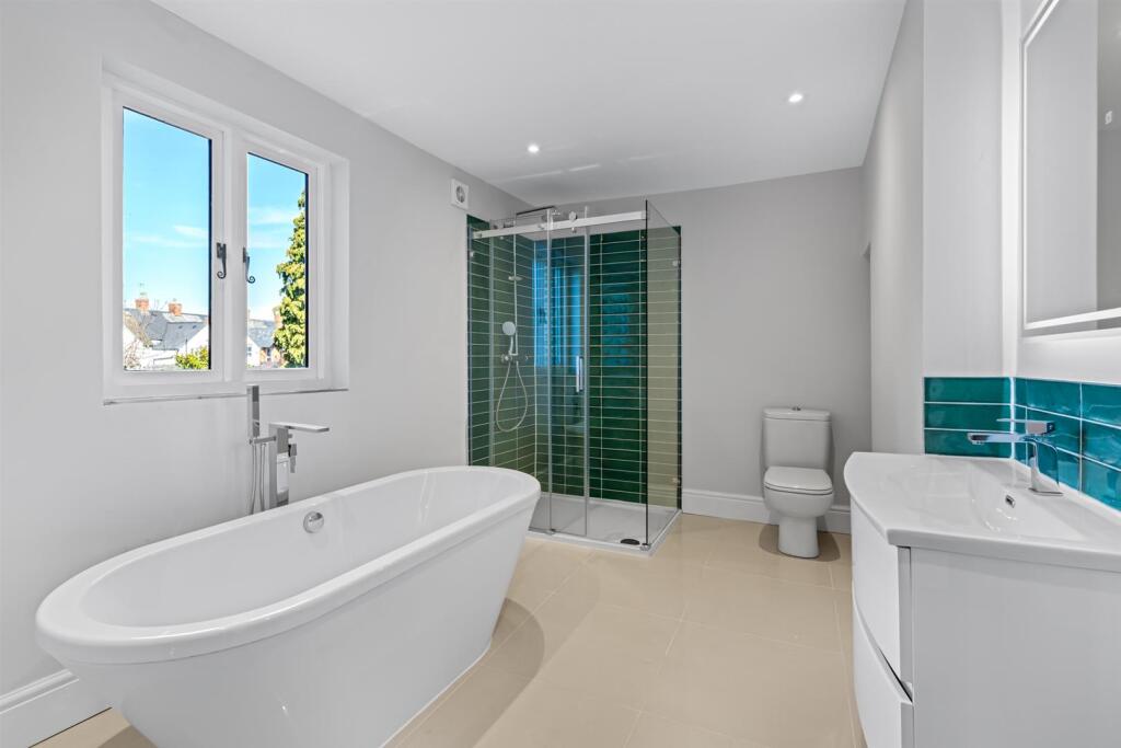 Ensuite to Bedroom 2