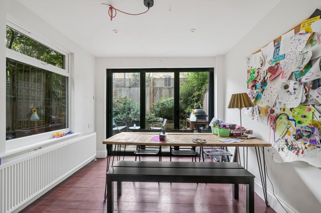 Kitchen/ Dinning