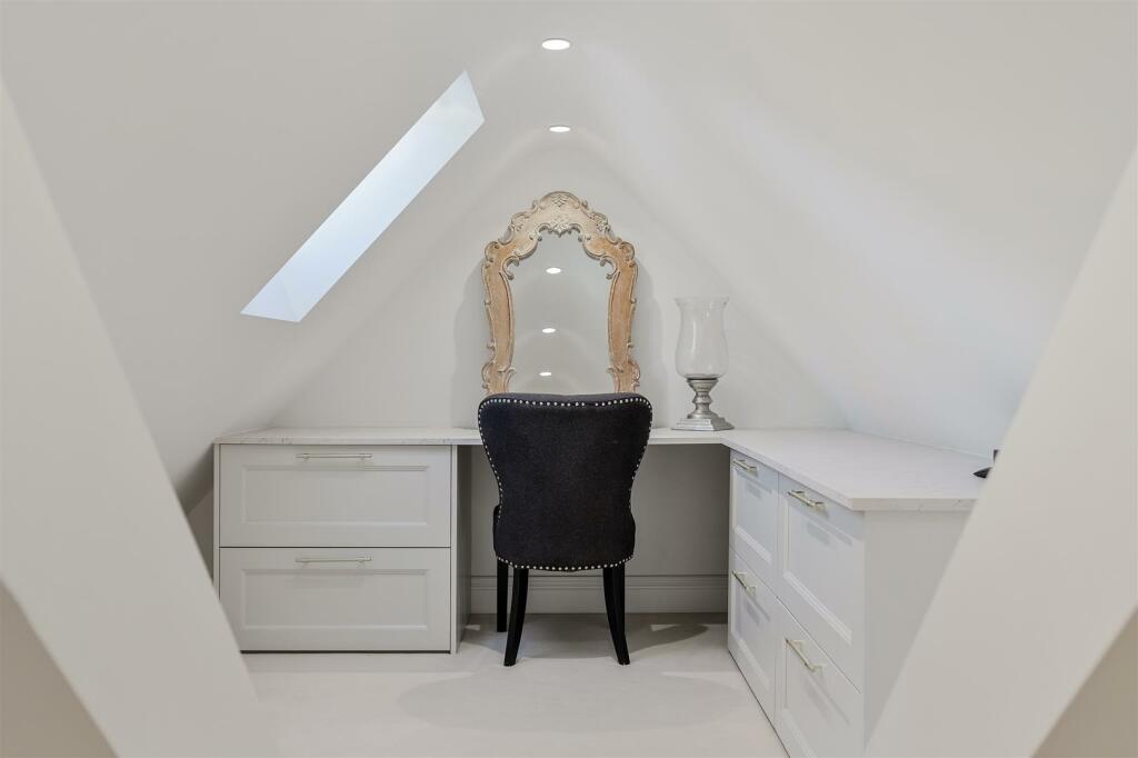 CUNLIFFE CLOSE, 1  (19).jpg