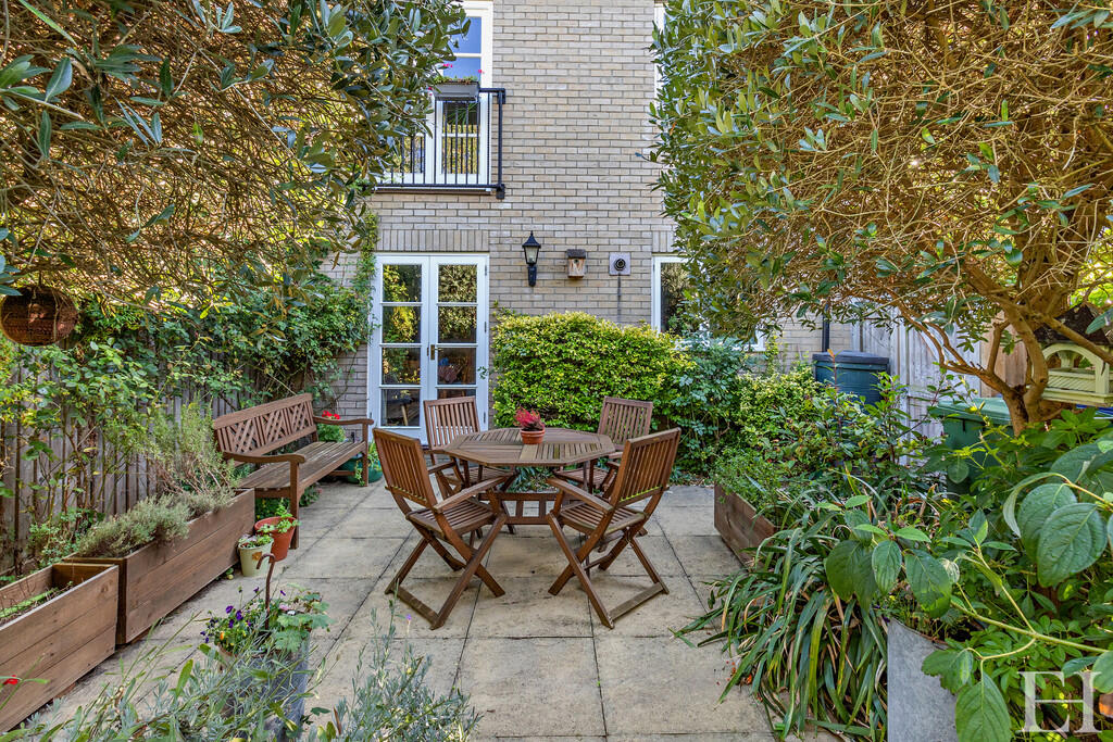 8665457-exteriorW...