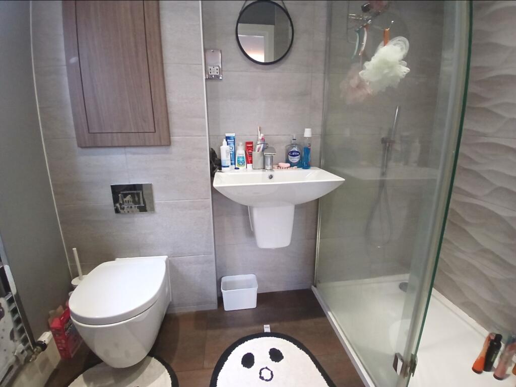 EN SUITE