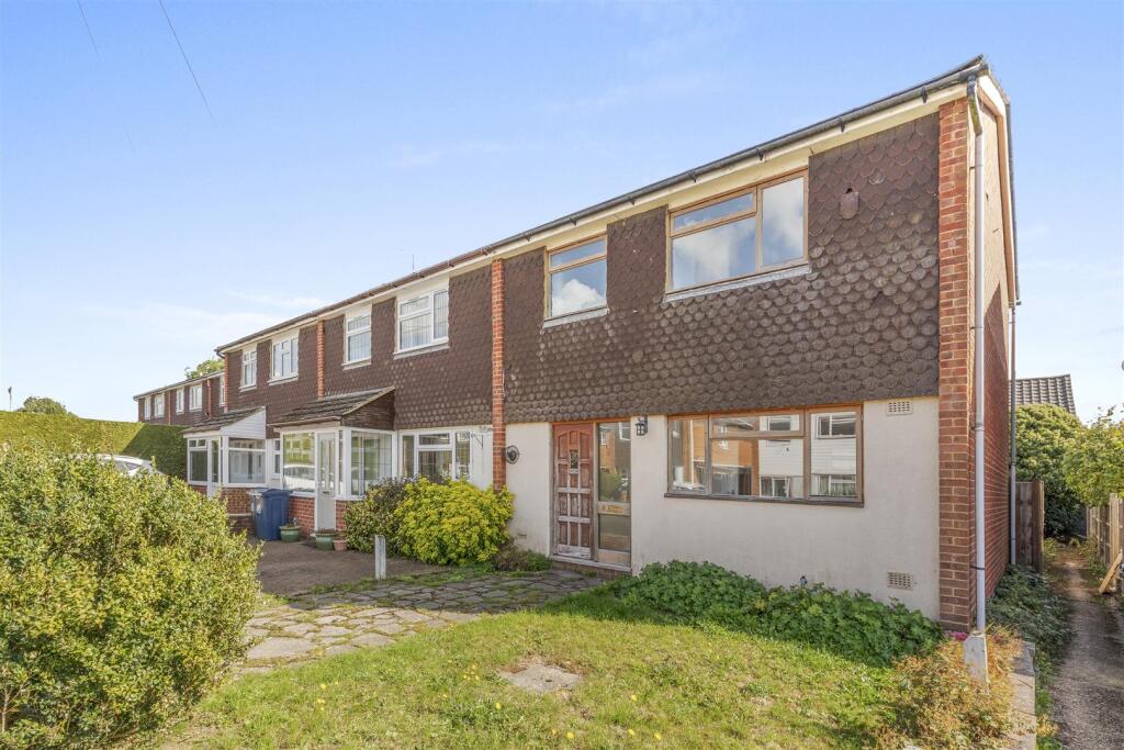 38 Harries Way, HP15 6UE-2.jpg