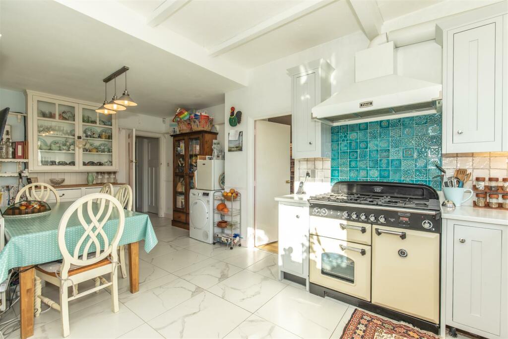 2 Balcombe Avenue21.jpg
