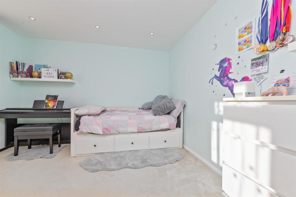 26KitchenerClose-25.jpg