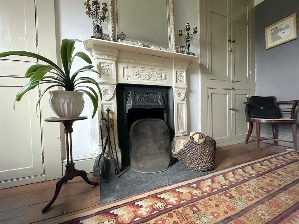 Living Room (4).jpeg