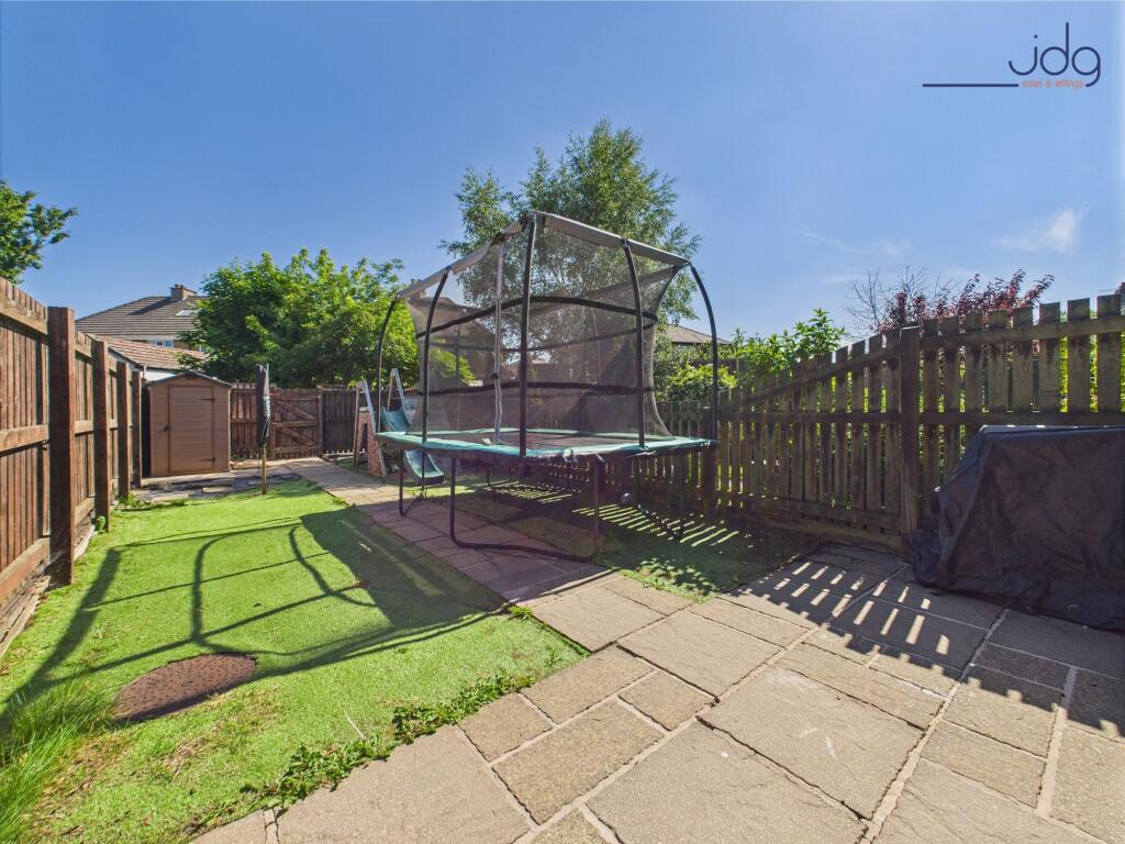 Spacious Private Garden