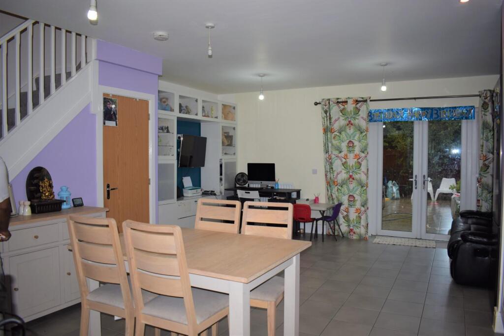 Lounge / Dining Room