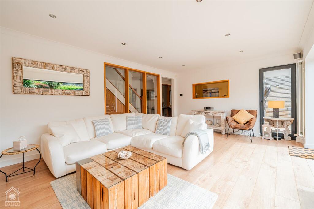 7 Ariel Close-20.jpg