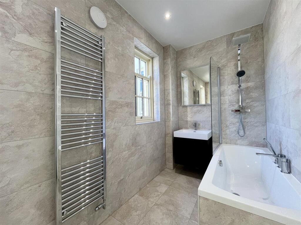 Family bathroom.jpeg