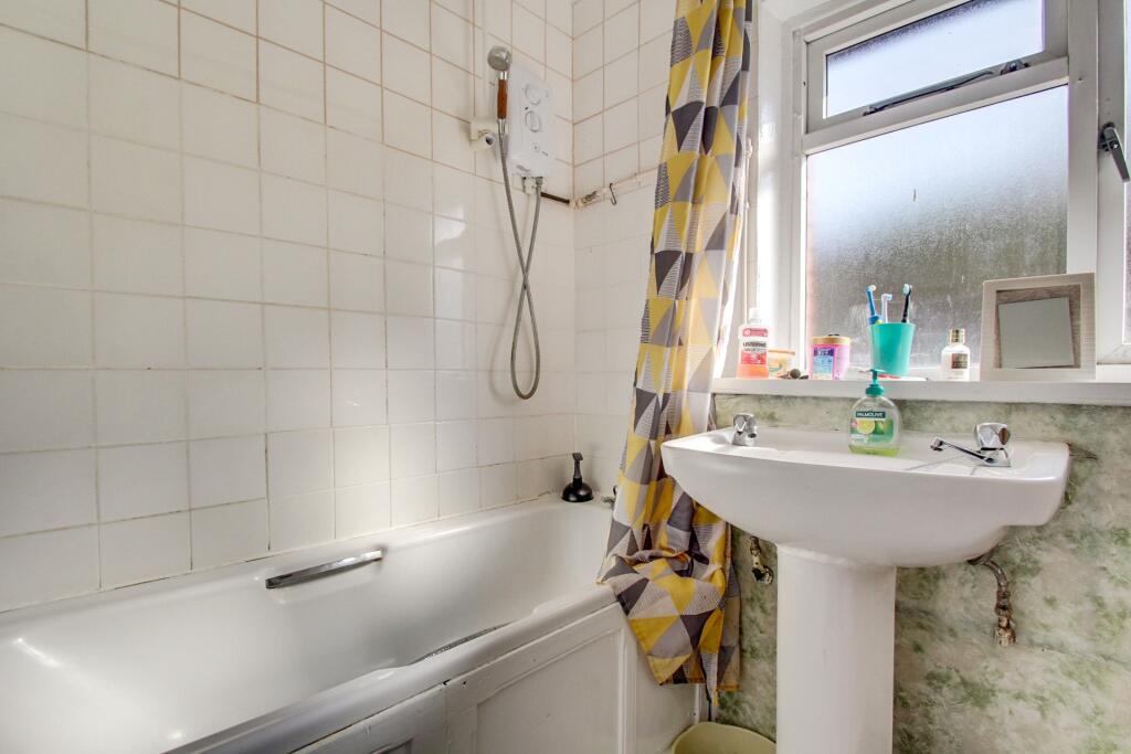 bathroom-min
