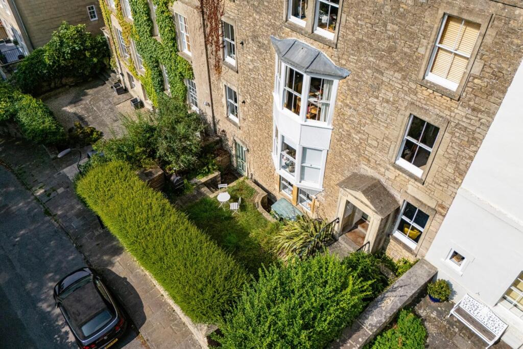 Flat 1 7 Mount Beacon BA1 5QP-23.jpg