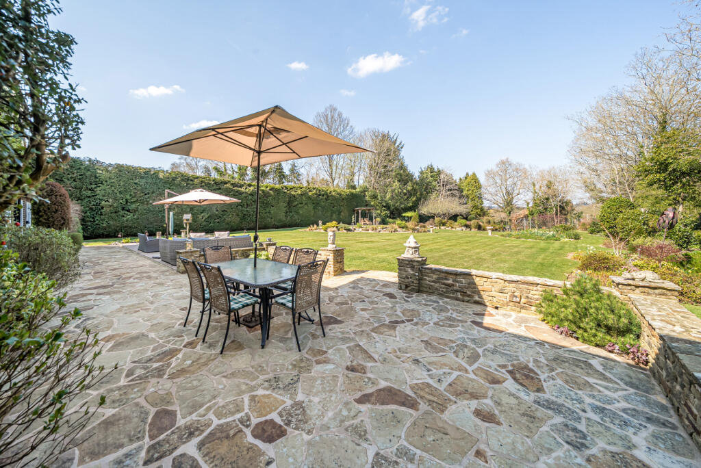 1270330 (10)aa.jp...