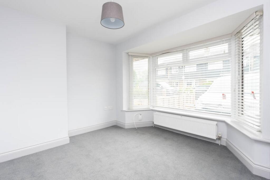Flat B Snowdon Mede low-3