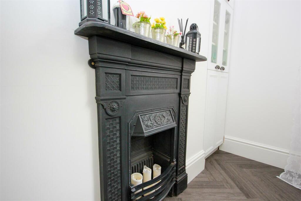 Fire Place Breakfast Room.jpg