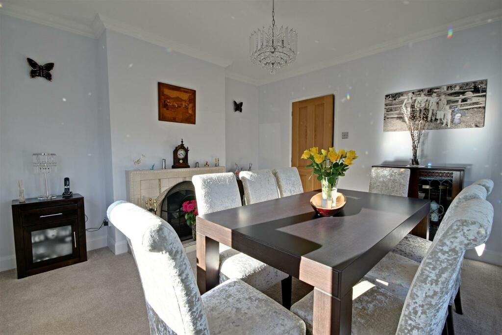 Bedroom 4/ Dining Room