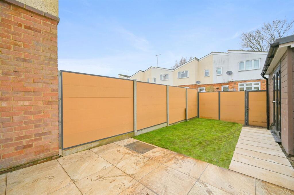 - 88, Corbet Close - Garden (4).jpg