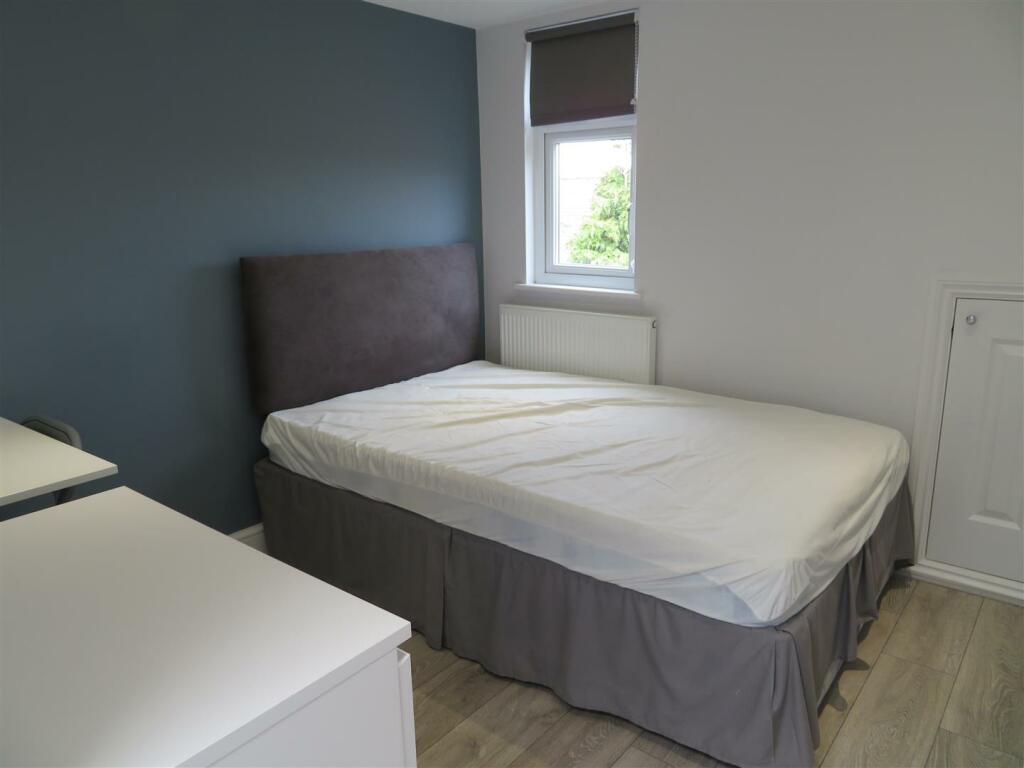 1 Edmund Road Bed6.JPG