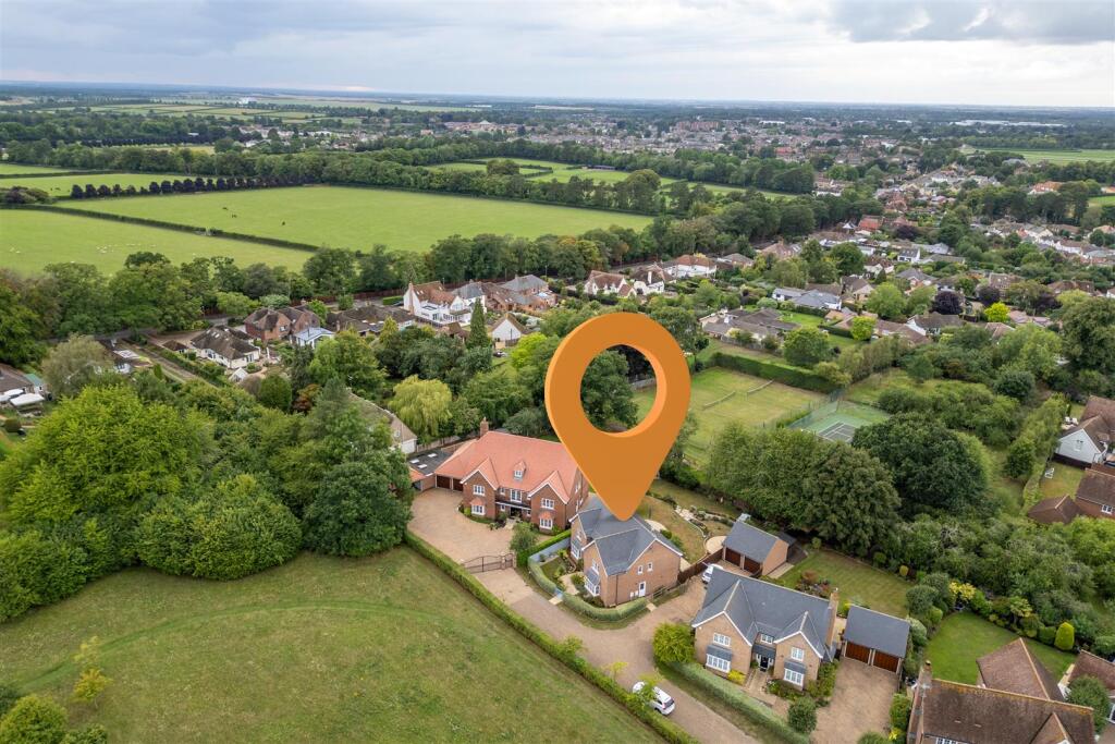 43 Meadow Ln, Newmarket--2.jpg